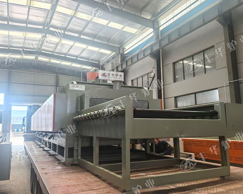 轮毂单元托辊式回火炉发货浙江兆丰,出料带喷淋防锈